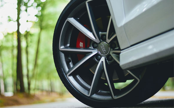 5 BITS OF CAR MAINTENANCE YOU CAN DO IN UNDER 60 SECONDS